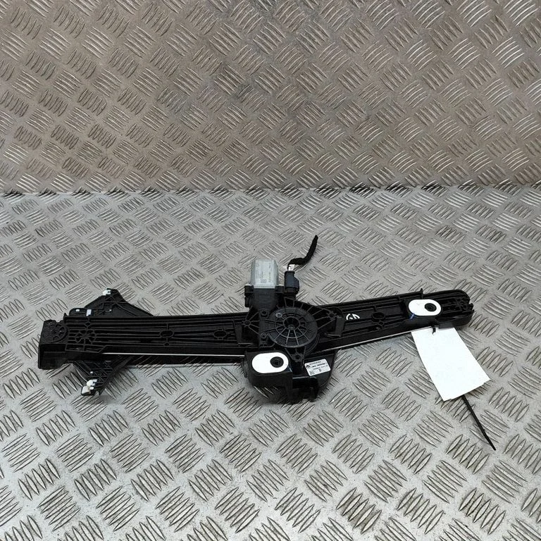 Aizmugurējā el. loga pacēlāja mehānisms bez motoriņa 9858289880