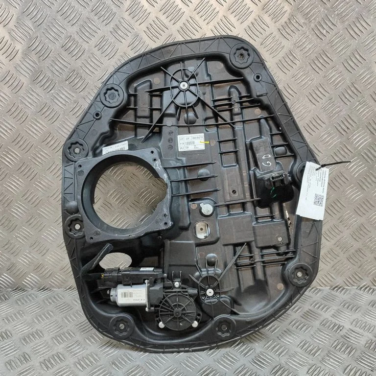 Aizmugurējā el. loga pacēlāja mehānisms bez motoriņa 834812T010