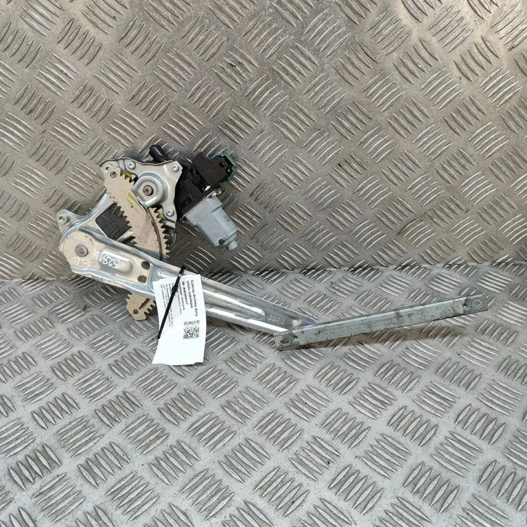 Aizmugurējā el. loga pacēlāja mehānisms bez motoriņa 82731CV01C