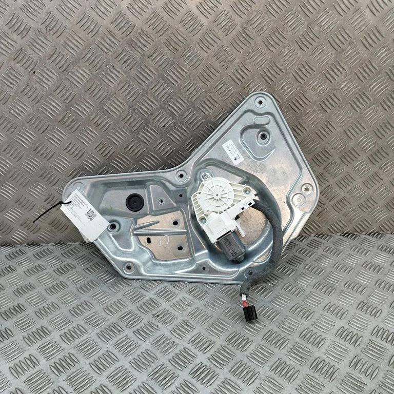 Aizmugurējā el. loga pacēlāja mehānisms bez motoriņa 5L0959812A