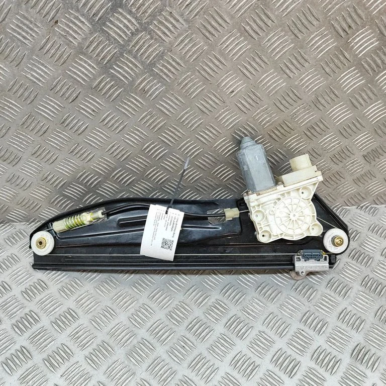 Aizmugurējā el. loga pacēlāja mehānisms bez motoriņa 5WK1052