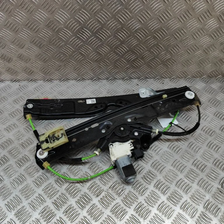 Aizmugurējā el. loga pacēlāja mehānisms bez motoriņa HK8327000AD