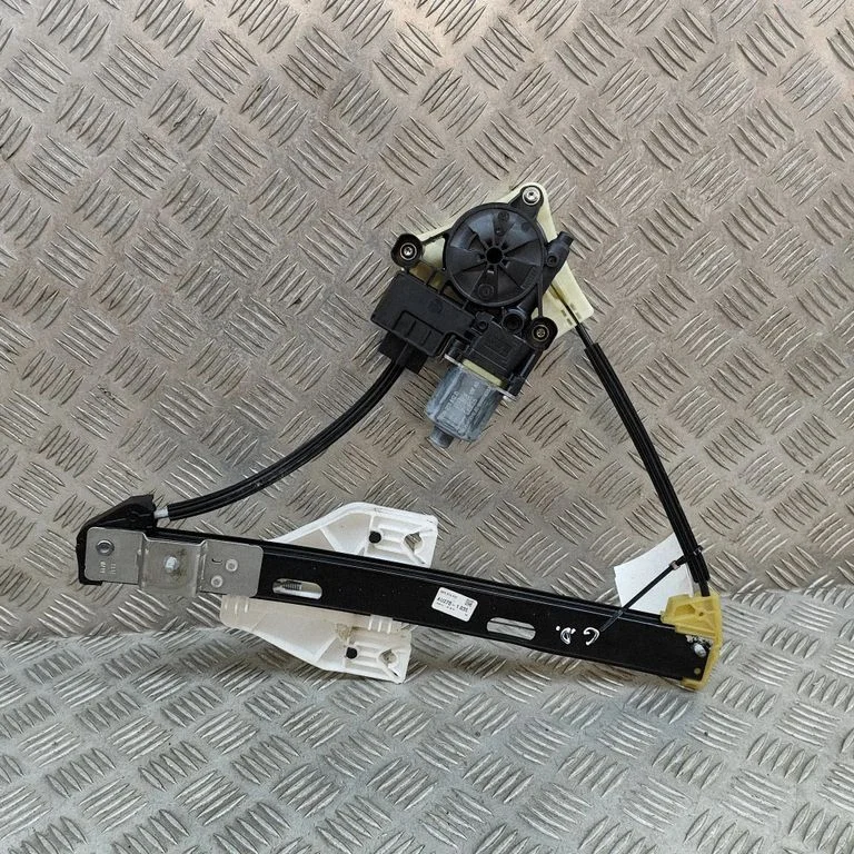 Aizmugurējā el. loga pacēlāja mehānisms bez motoriņa 5Q0959812D