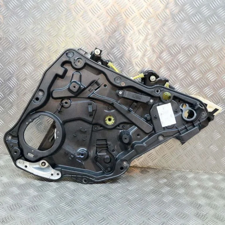 Aizmugurējā el. loga pacēlāja mehānisms bez motoriņa A1177330214