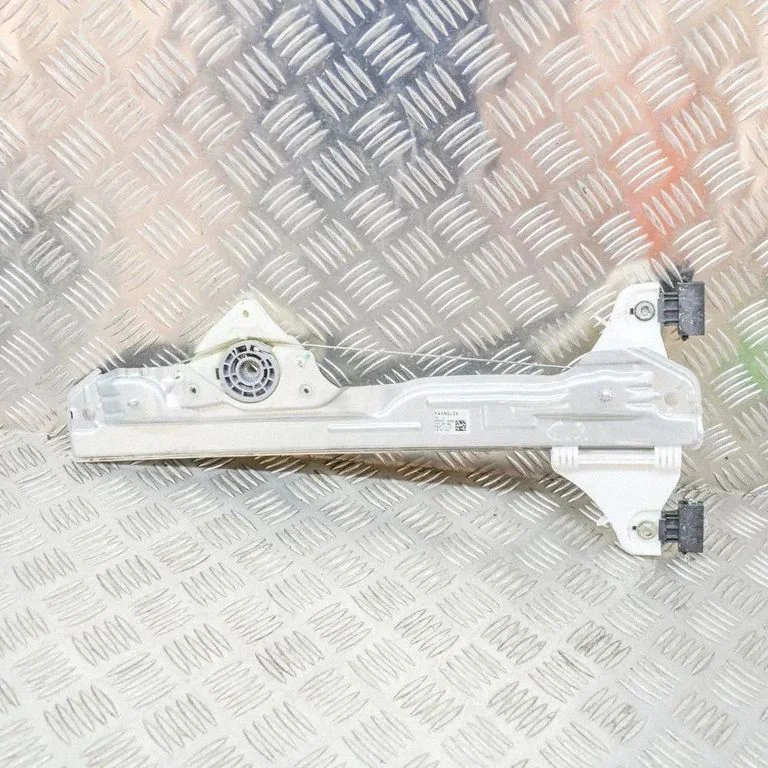 Aizmugurējā el. loga pacēlāja mehānisms bez motoriņa 83402J9000