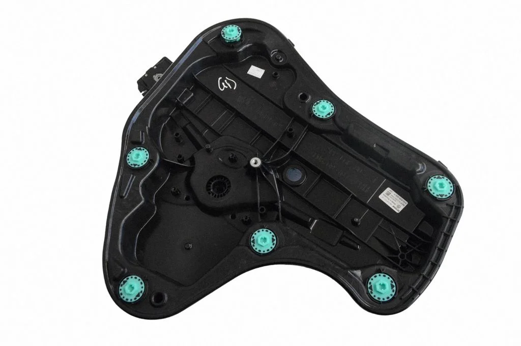Aizmugurējā el. loga pacēlāja mehānisms bez motoriņa – Volkswagen e-Golf (2014-)