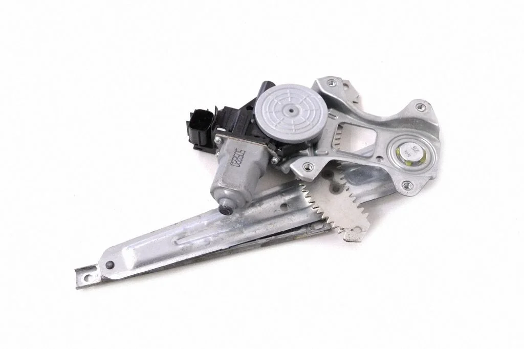 Rear window lifting mechanism without motor 827311FA0A