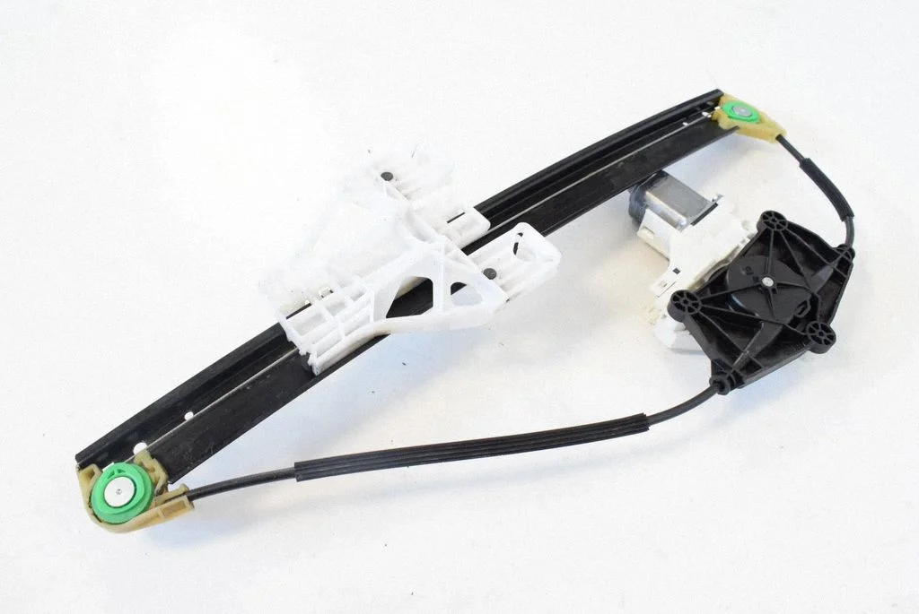 Aizmugurējā el. loga pacēlāja mehānisms bez motoriņa 8R0839462D
