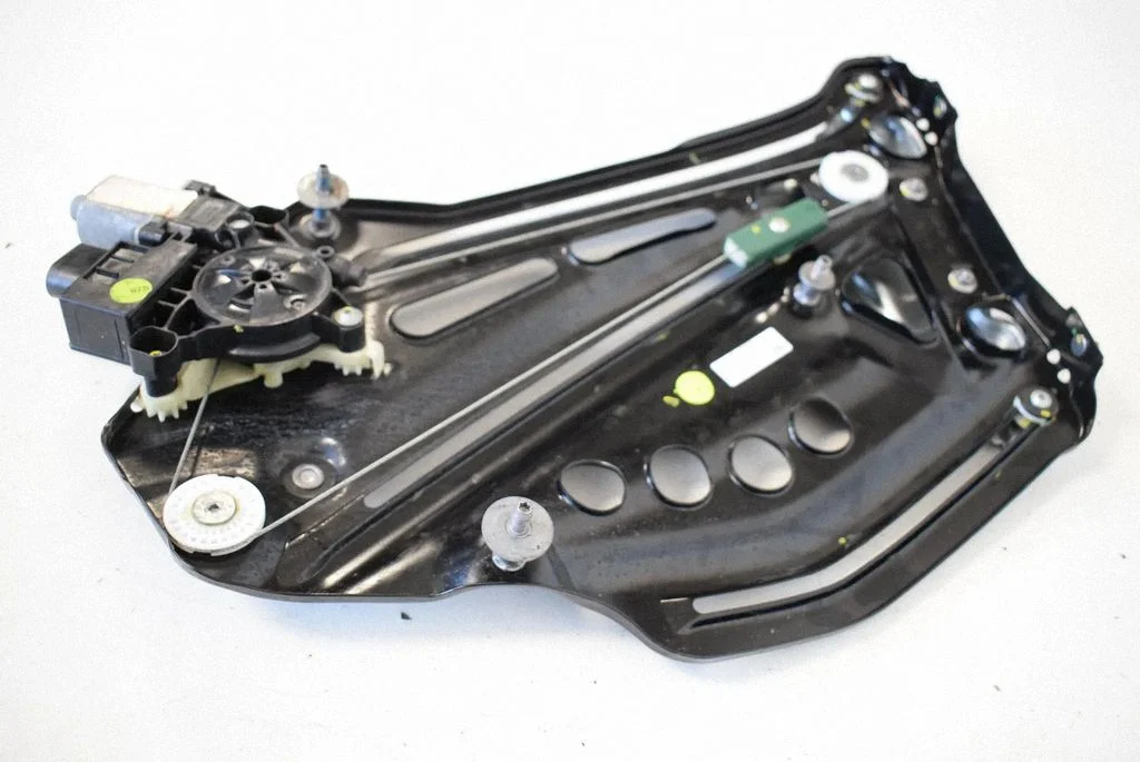 Rear window lifting mechanism without motor 8V7839398