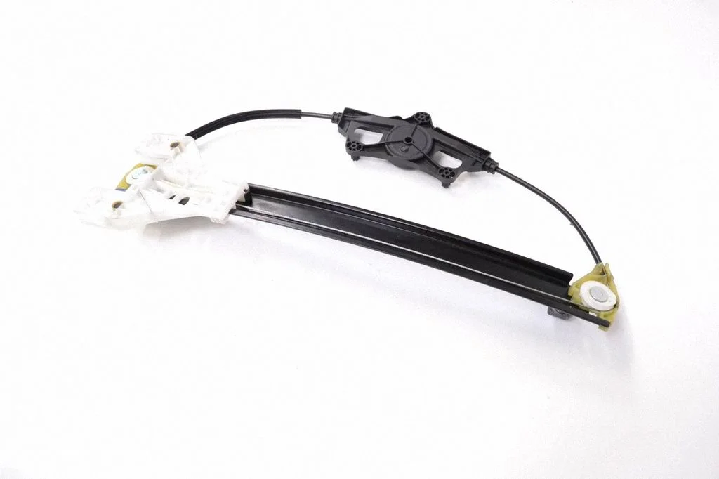 Aizmugurējā el. loga pacēlāja mehānisms bez motoriņa 8W0839462