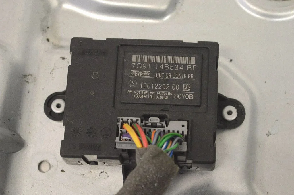Aizmugurējā el. loga pacēlāja mehānisms bez motoriņa 7G9T14B534BF