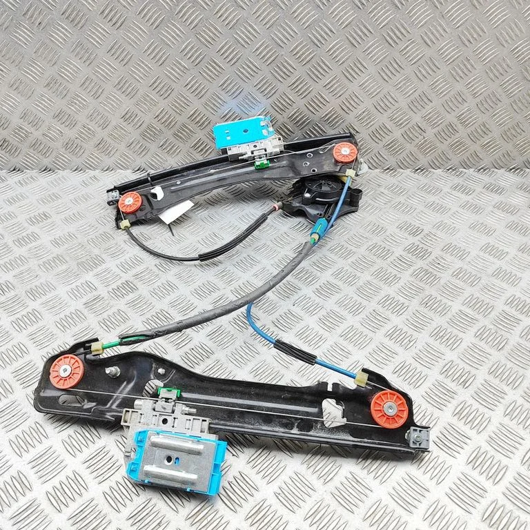 El. loga pacēlāja mehānisma komplekts 8W0959802
