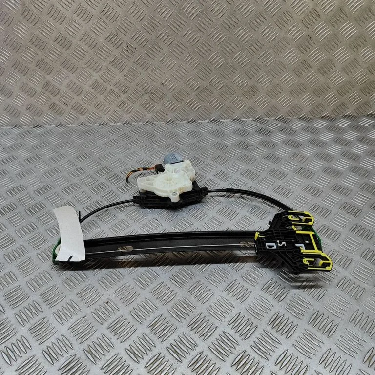 Tagaukse elektriline aknatõstuk mootoriga 3QD959801E