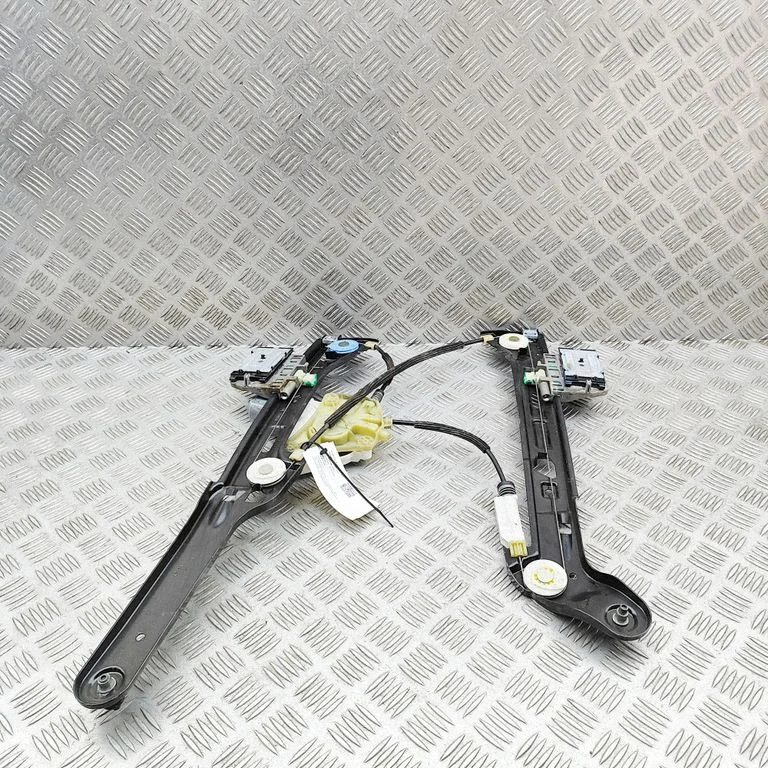 Rear door window regulator with motor 4G8839461C