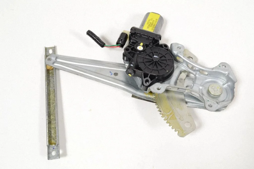 Tagaukse elektriline aknatõstuk mootoriga 827301HB1A – Nissan Note (E11) (2006-2014)