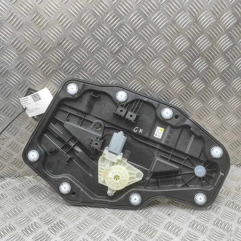 Rear door window regulator with motor 5LA839655G