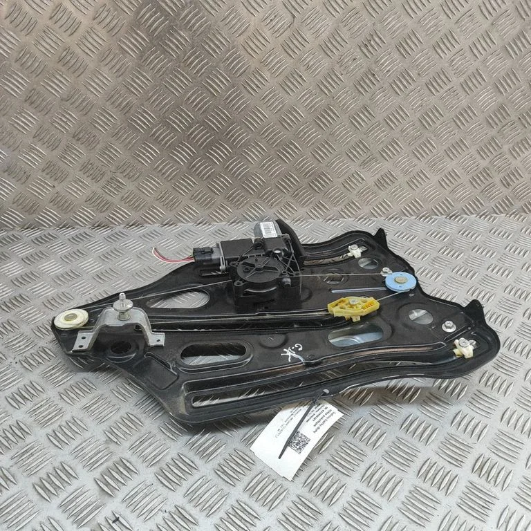 Rear door window regulator with motor 827210018R
