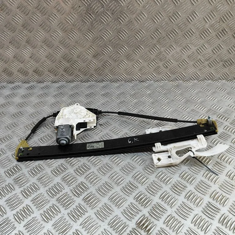 El. loga pacēlāja mehānisma komplekts 8R0839461D