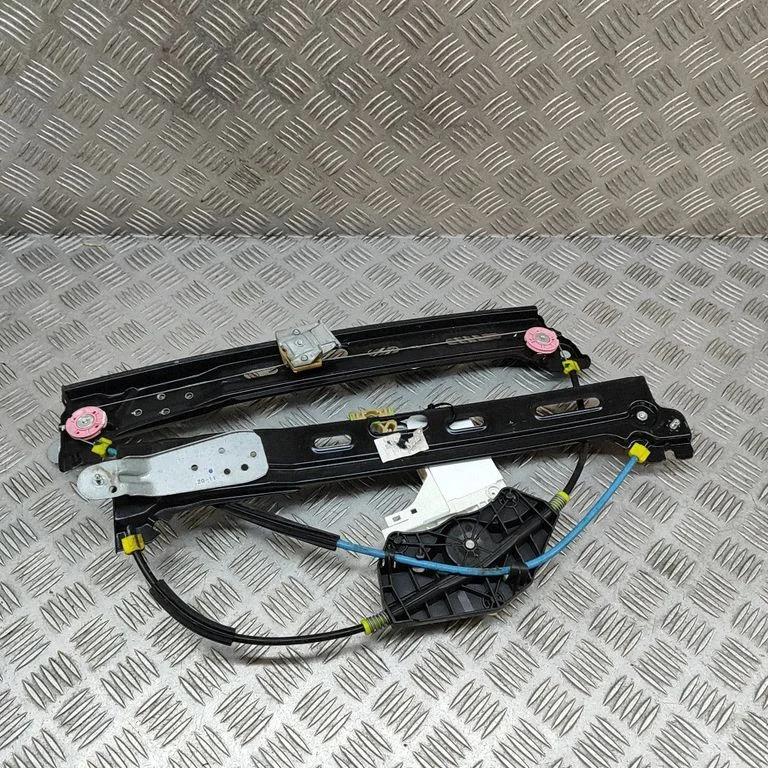 Tagaukse elektriline aknatõstuk mootoriga 8K0959802B