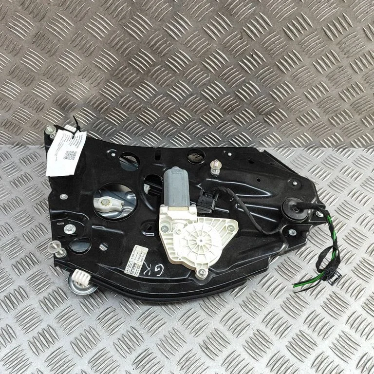 Rear door window regulator with motor A2056700103