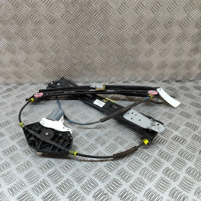 Rear door window regulator with motor 7N0843700F