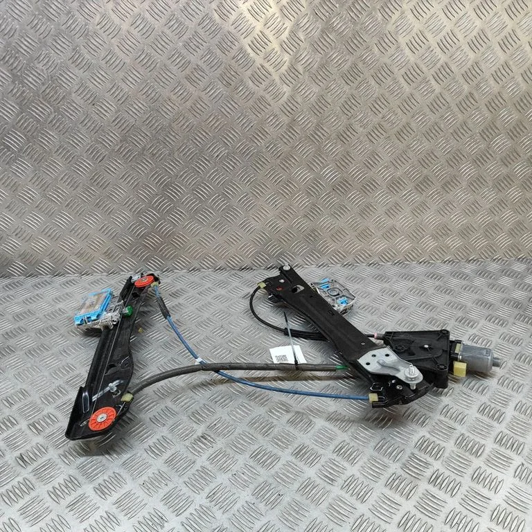 El. loga pacēlāja mehānisma komplekts 8W0959801