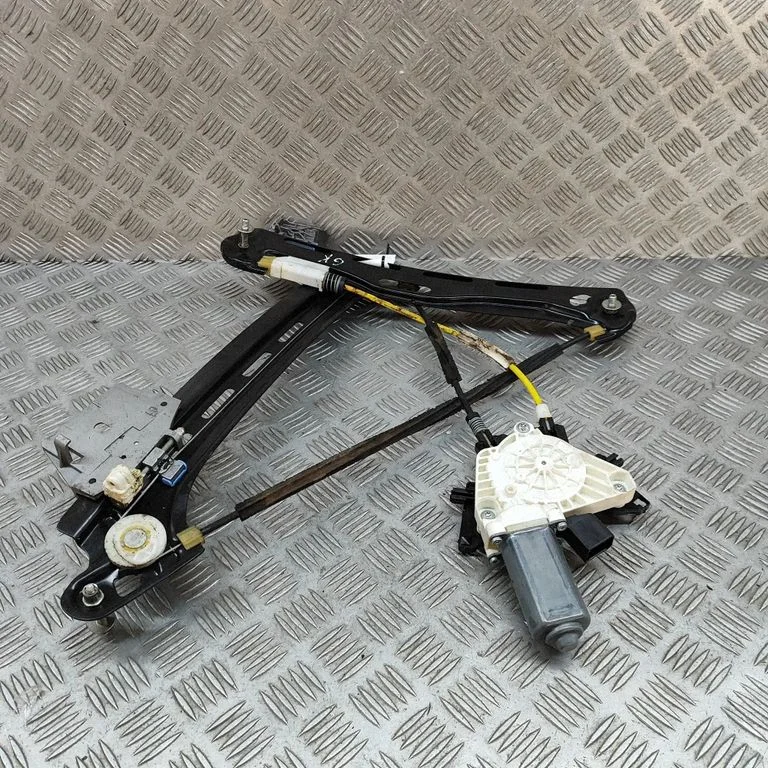 Rear door window regulator with motor A2078200542