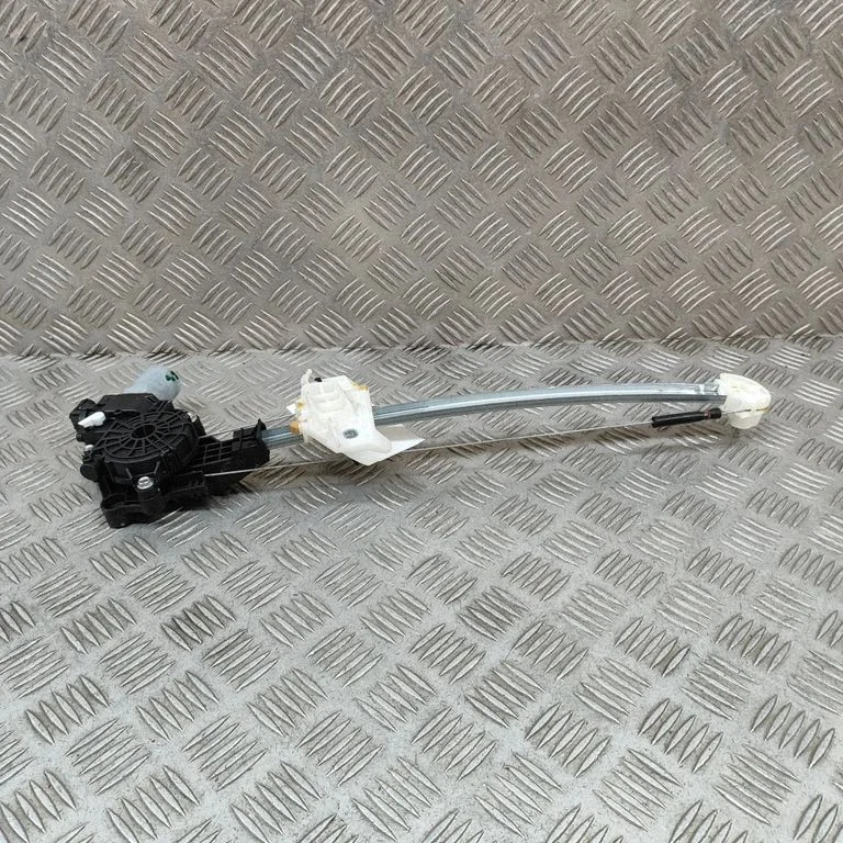 Rear door window regulator with motor CM093720A