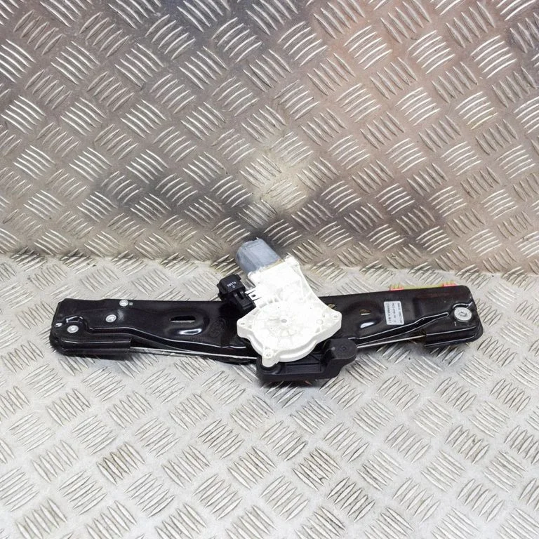 Rear door window regulator with motor C39793101