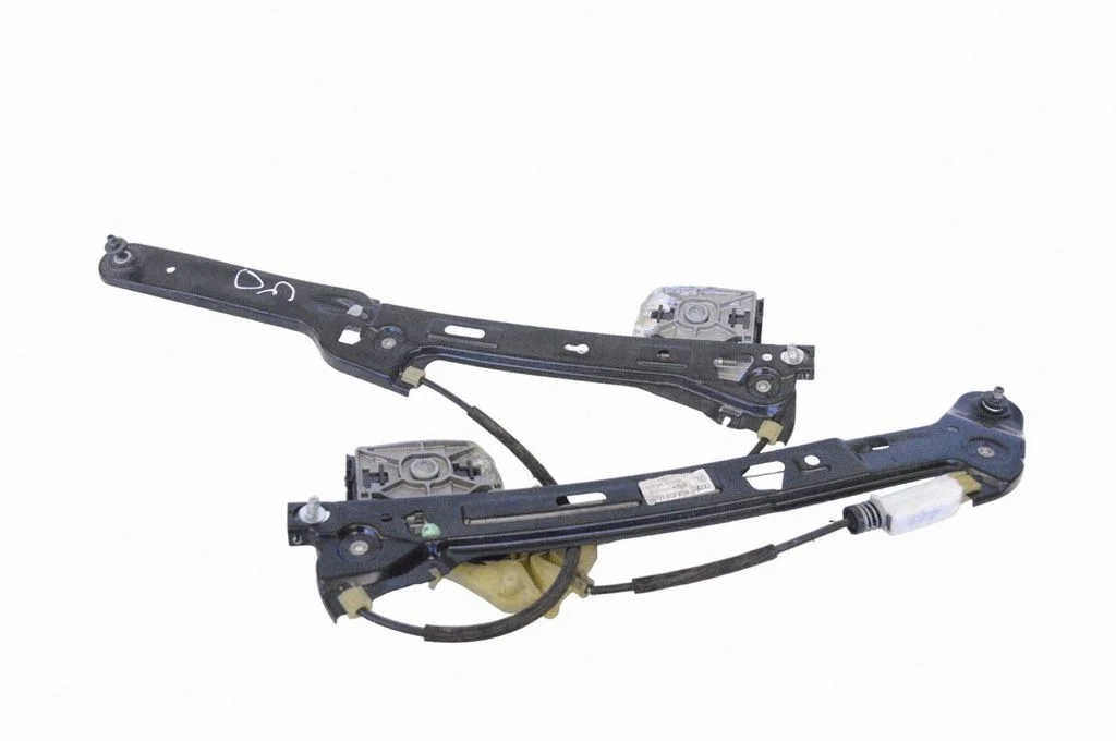 Rear door window regulator with motor 4G8839462C
