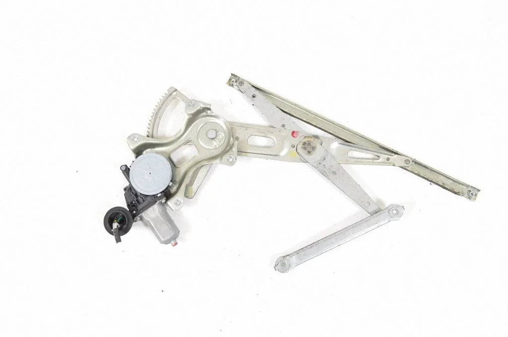 Rear door window regulator with motor – Toyota Prius (XW20) (2003-2009)
