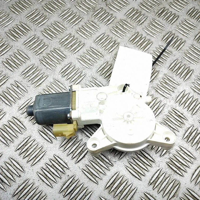 Rear door window regulator motor 3018077