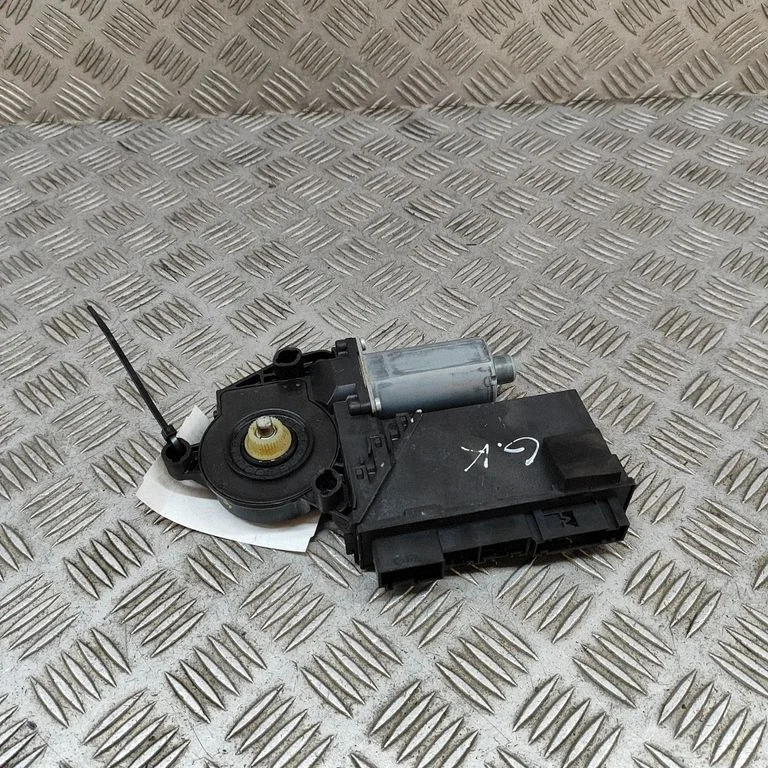 Rear door window regulator motor – Volkswagen Touareg I (2002-2010)