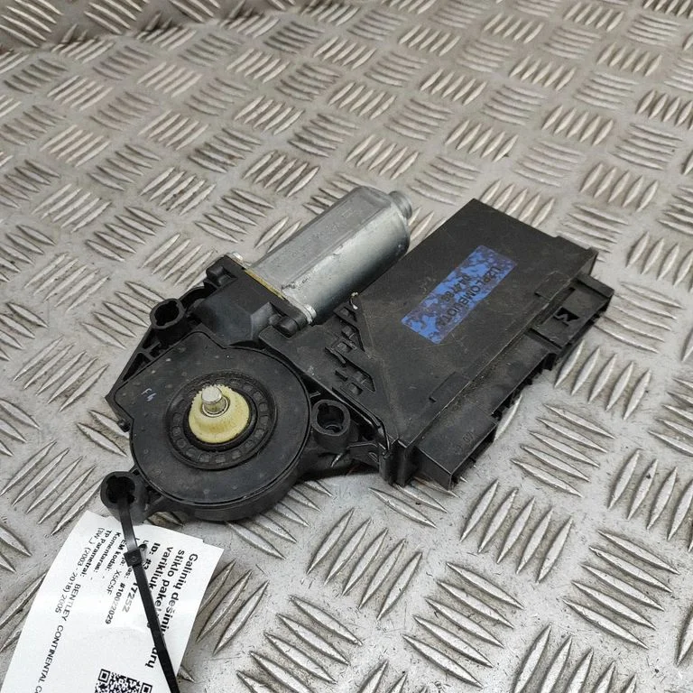 Aizmugurējā loga pacēlāja motoriņš 3W8959704A