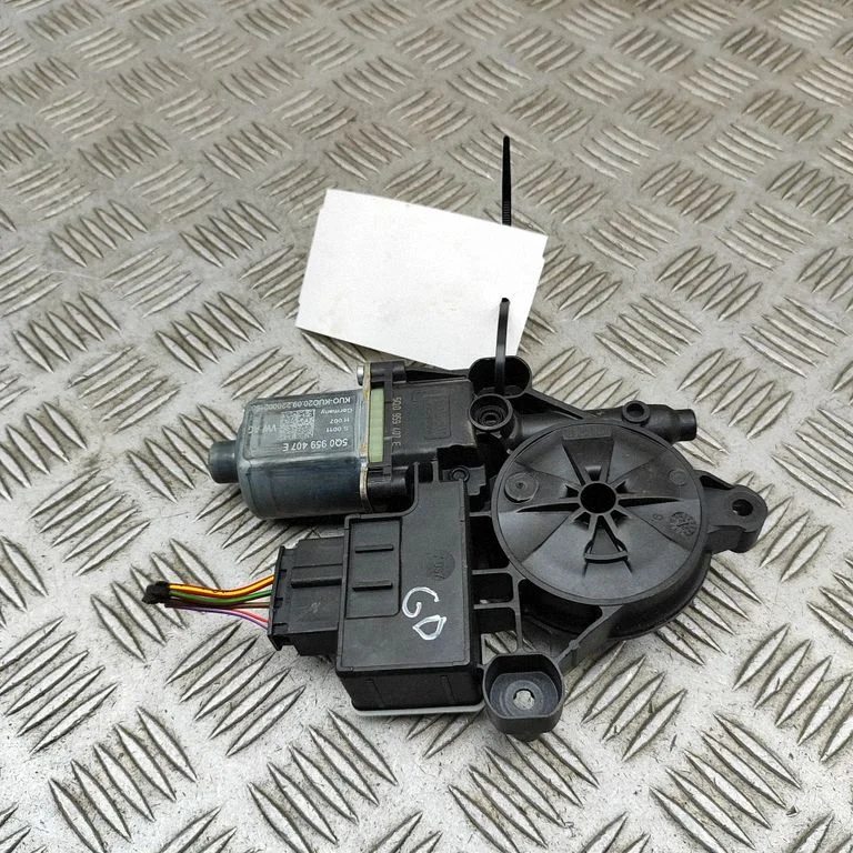Aizmugurējā loga pacēlāja motoriņš 0130822725