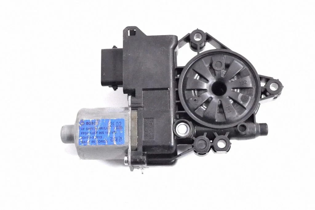 Aizmugurējā loga pacēlāja motoriņš 334503Z010