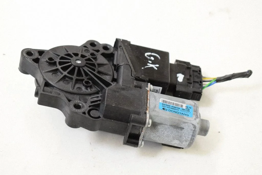 Aizmugurējā loga pacēlāja motoriņš 83450A6010