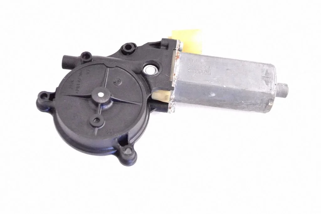 Aizmugurējā loga pacēlāja motoriņš 0130822039
