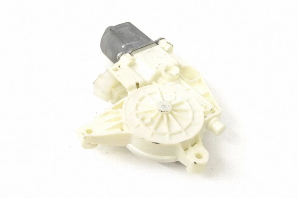 Aizmugurējā loga pacēlāja motoriņš A2229060501