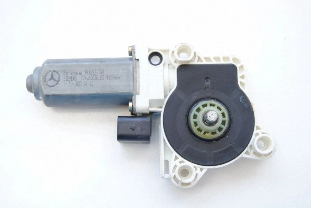 Aizmugurējā loga pacēlāja motoriņš 991892100