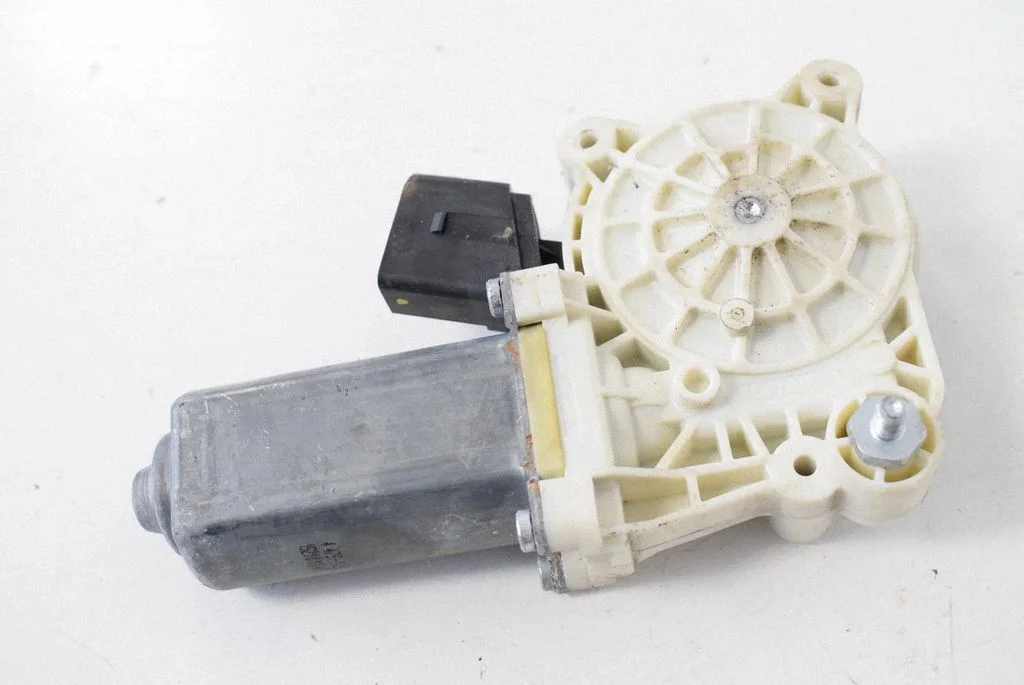 Rear door window regulator motor – BMW X5 F15 (2013-2017)
