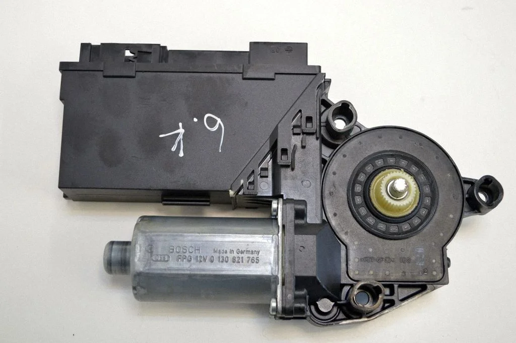 Rear door window regulator motor – Volkswagen Touareg I (2002-2010)