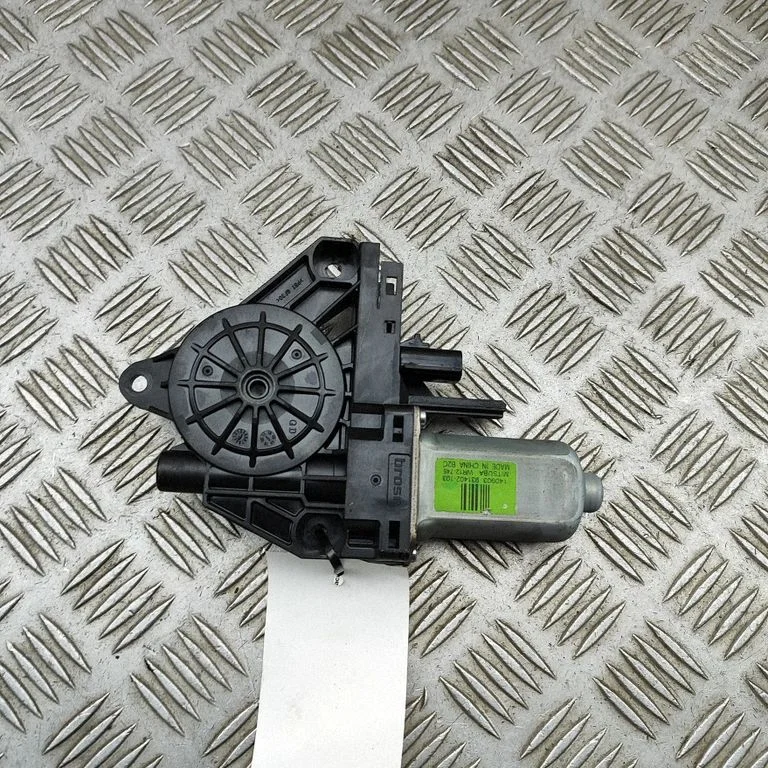 Aizmugurējā loga pacēlāja motoriņš 68079285AB