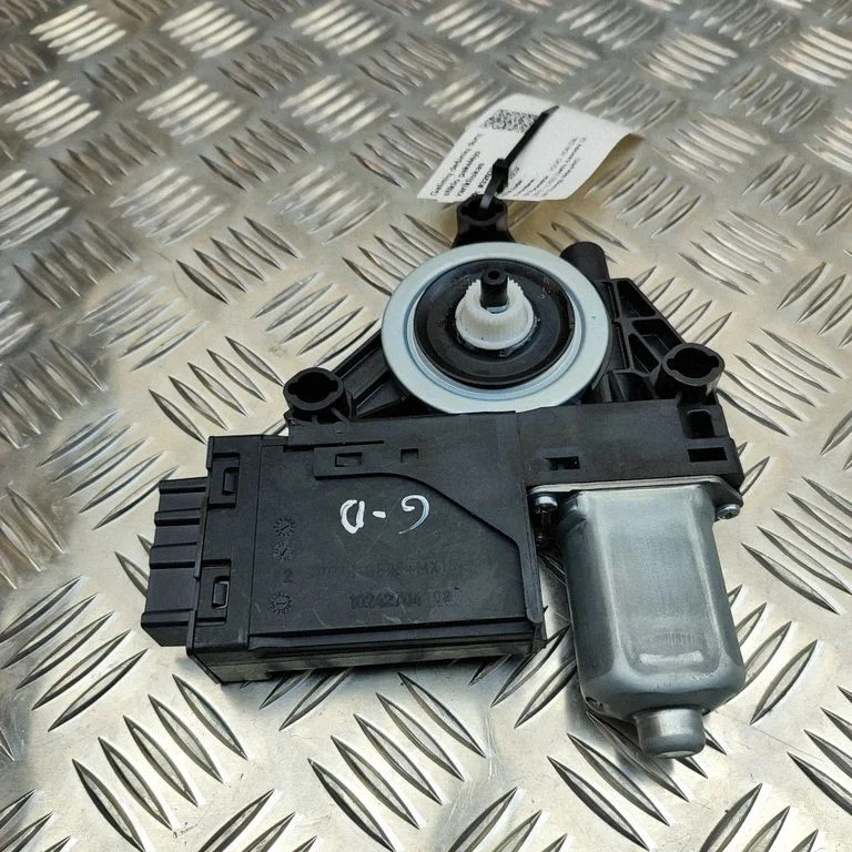 Aizmugurējā loga pacēlāja motoriņš 32283266