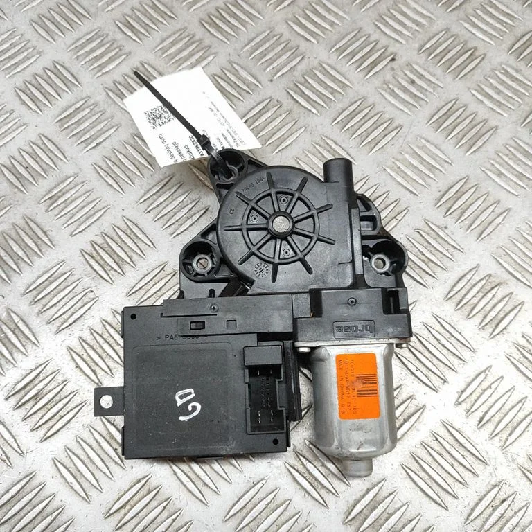 Aizmugurējā loga pacēlāja motoriņš 31264376