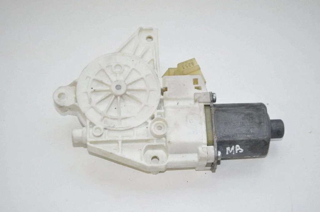 Rear door window regulator motor – Mercedes-Benz C-Class AMG W204 (2007-2014)