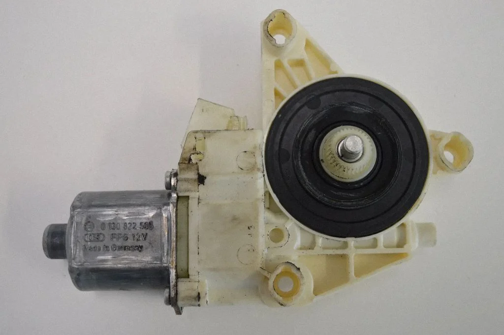 Rear door window regulator motor – Mercedes-Benz C-Class AMG W204 (2007-2014)