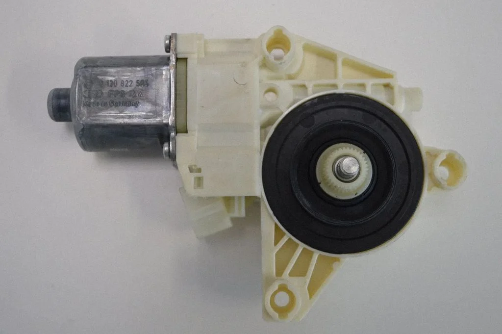 Rear door window regulator motor – Mercedes-Benz C-Class AMG W204 (2007-2014)