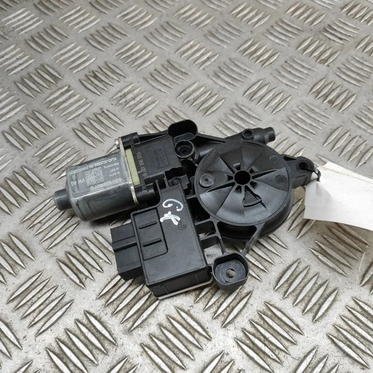 Rear door window regulator motor 0130822695