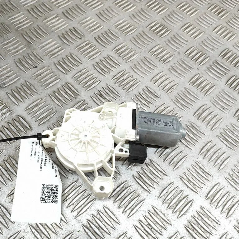 Aizmugurējā loga pacēlāja motoriņš C28128101